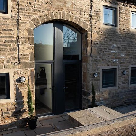 Unique Barn Conversion In Saddleworth Олдъм Екстериор снимка