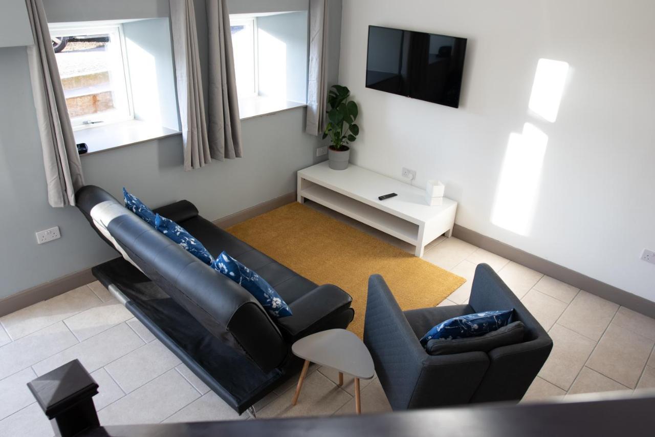 Unique Barn Conversion In Saddleworth Олдъм Екстериор снимка