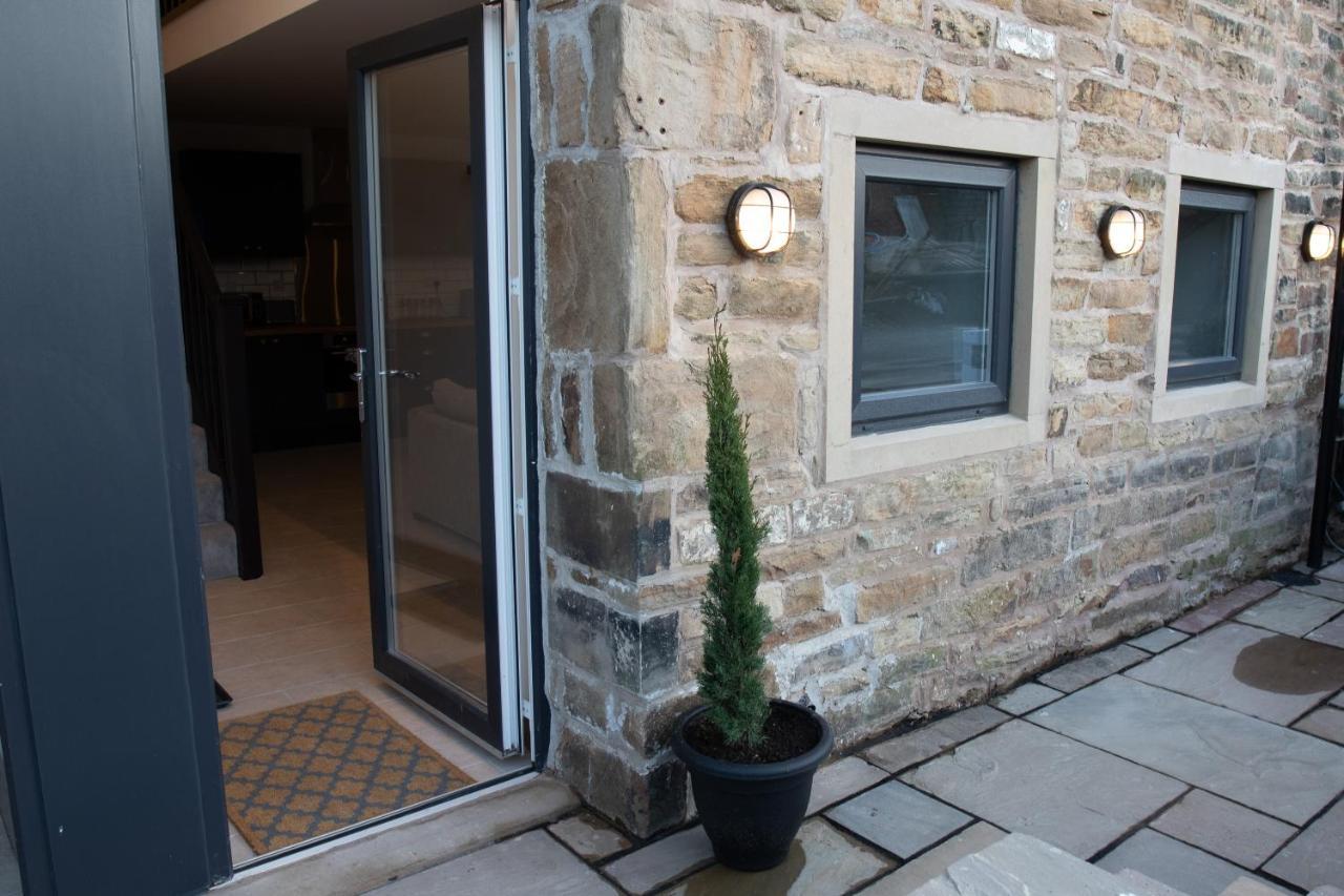 Unique Barn Conversion In Saddleworth Олдъм Екстериор снимка