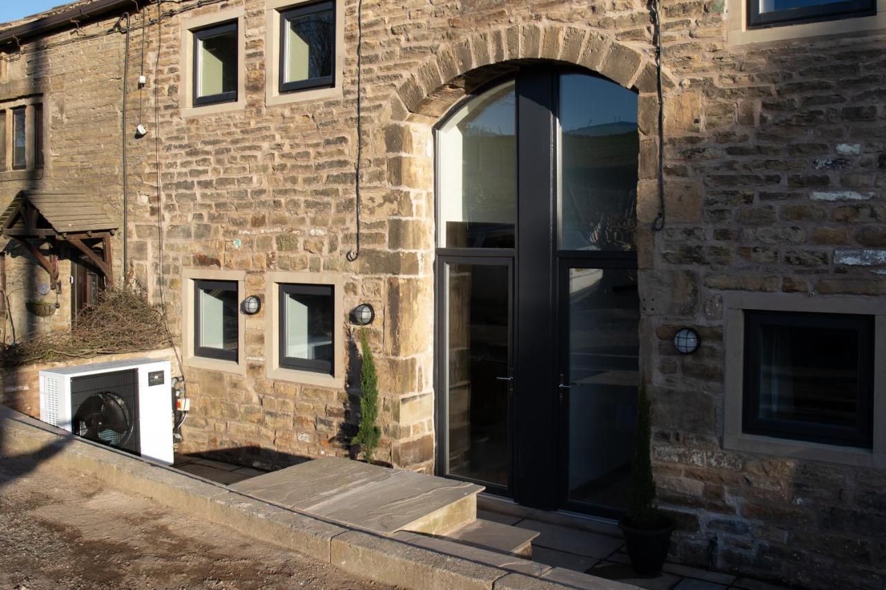 Unique Barn Conversion In Saddleworth Олдъм Екстериор снимка