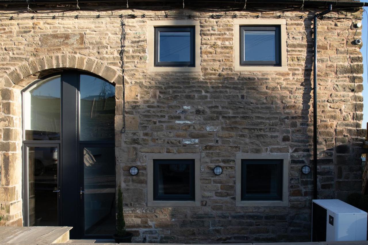 Unique Barn Conversion In Saddleworth Олдъм Екстериор снимка
