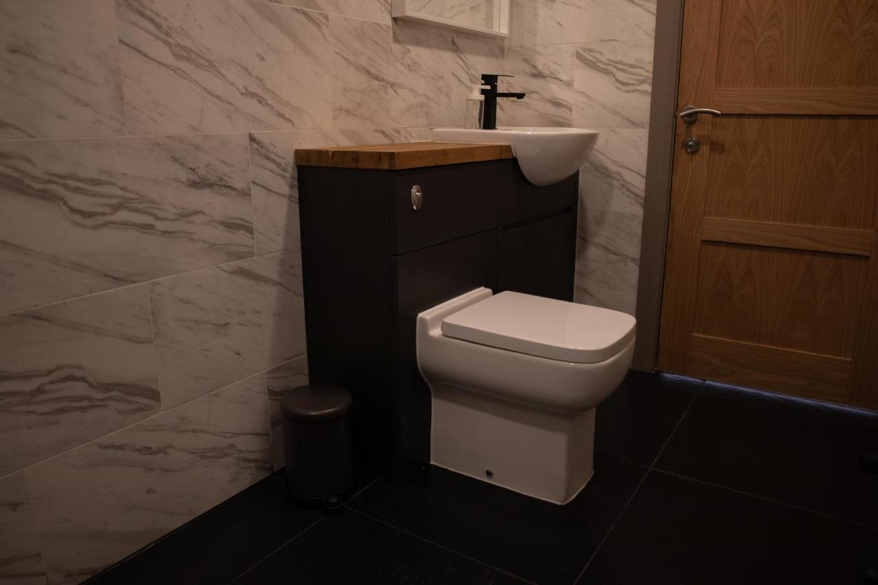 Unique Barn Conversion In Saddleworth Олдъм Екстериор снимка