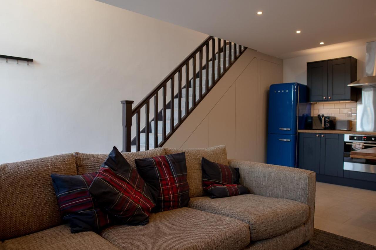 Unique Barn Conversion In Saddleworth Олдъм Екстериор снимка