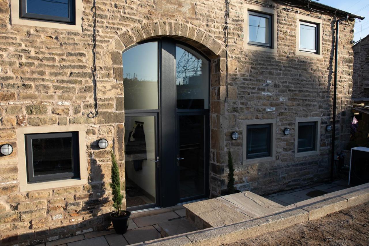 Unique Barn Conversion In Saddleworth Олдъм Екстериор снимка