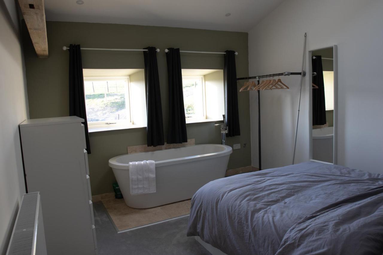 Unique Barn Conversion In Saddleworth Олдъм Екстериор снимка