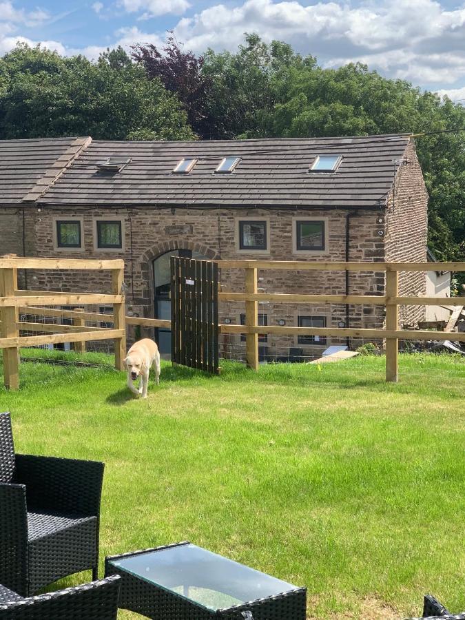 Unique Barn Conversion In Saddleworth Олдъм Екстериор снимка
